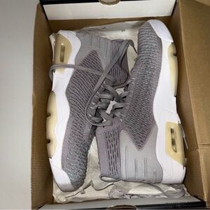 Men’s Jordan Flyknit Elevation 23 Sneakers Size 9.5 Grey / White